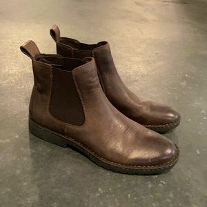 Born Chelsea boots